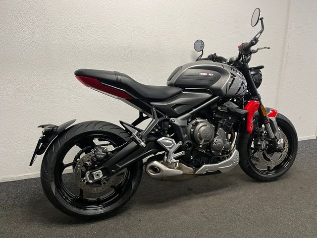 triumph - trident-660