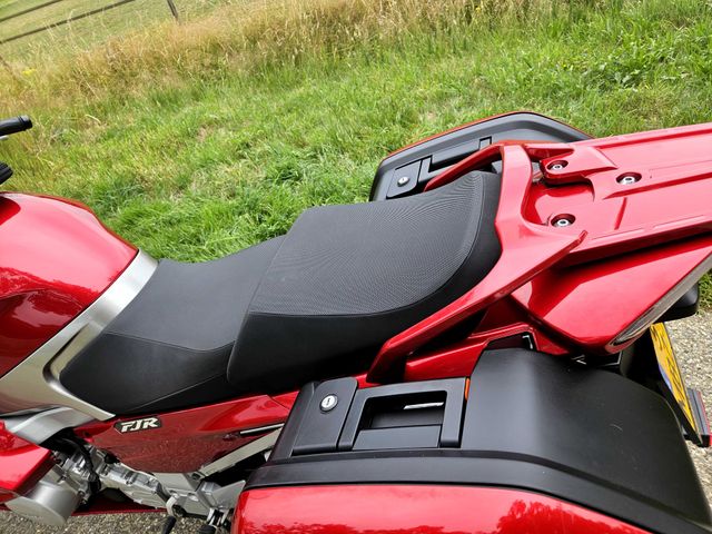 yamaha - fjr-1300