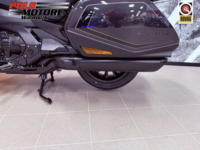 honda - gl-1800-goldwing-tour-dct
