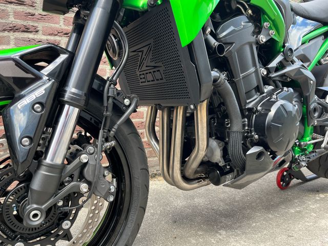 kawasaki - z900