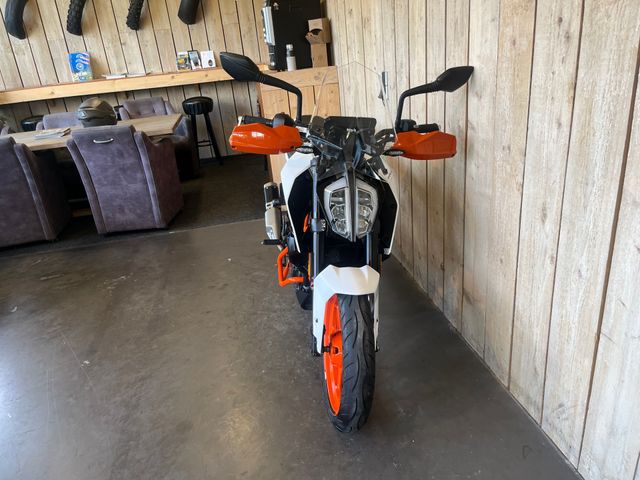ktm - 390-duke-abs