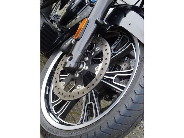 bmw - r-18-b