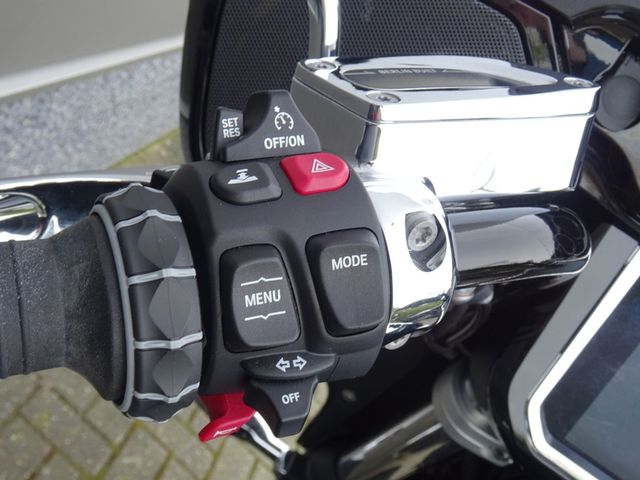 bmw - r-18-b