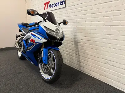 SUZUKI GSX-R 600 – foto 4