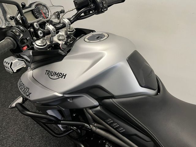 triumph - tiger-800-xrx