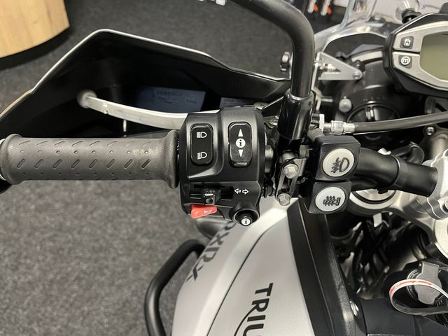 triumph - tiger-800-xrx