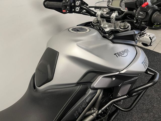 triumph - tiger-800-xrx