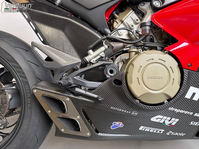 ducati - panigale-v4-s