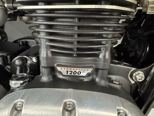 triumph - thruxton-1200-r