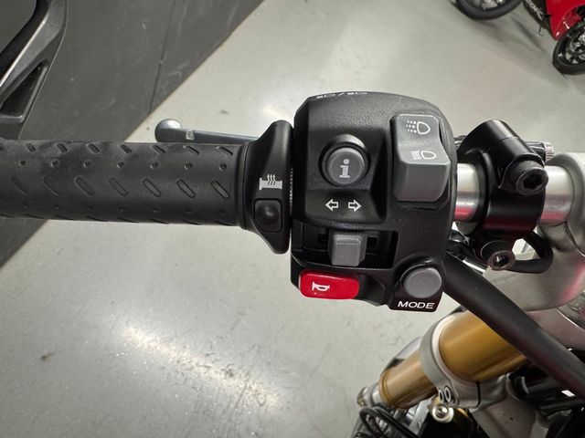 triumph - thruxton-1200-r