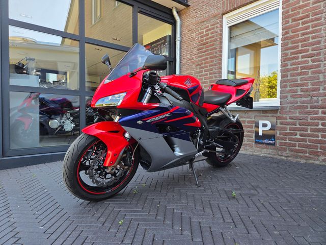 honda - cbr-1000-rr-fireblade