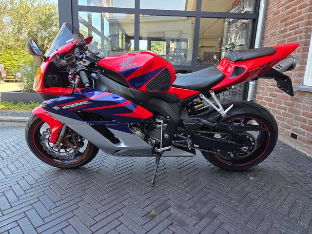 honda - cbr-1000-rr-fireblade