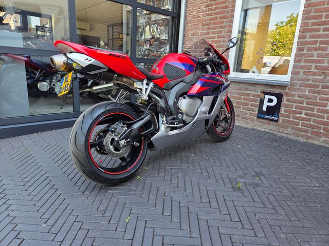 honda - cbr-1000-rr-fireblade