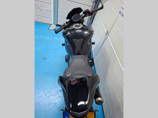 kawasaki - z900