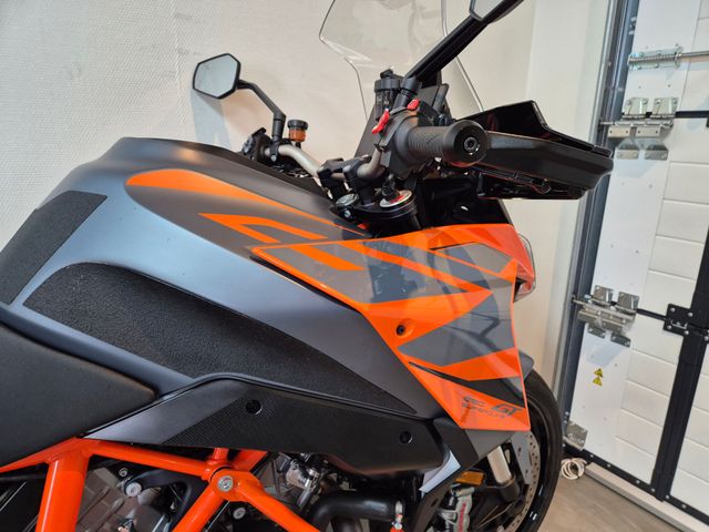 ktm - 1290-super-duke-gt
