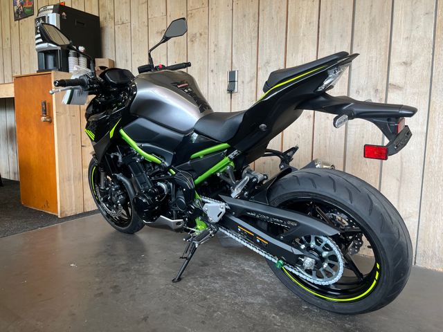 kawasaki - z900