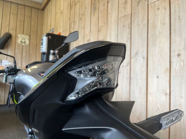 kawasaki - z900