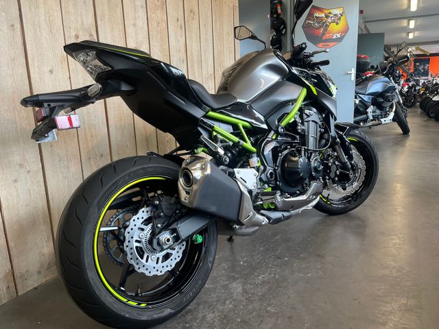 kawasaki - z900