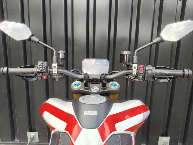ducati - hypermotard-v2s
