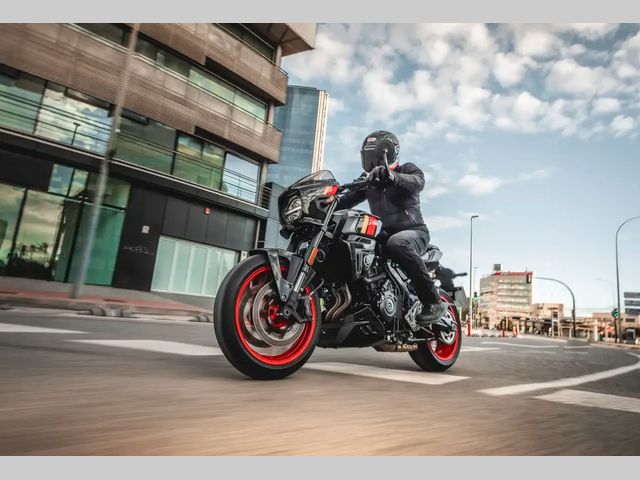 suzuki - gsx-8tt