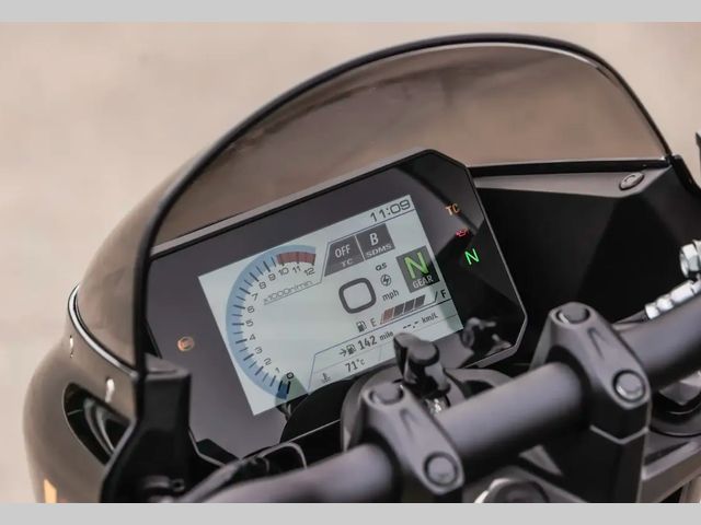 suzuki - gsx-8tt
