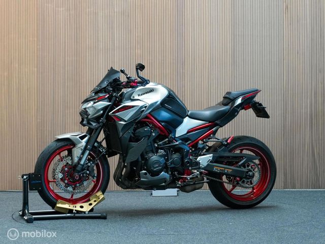 kawasaki - z900