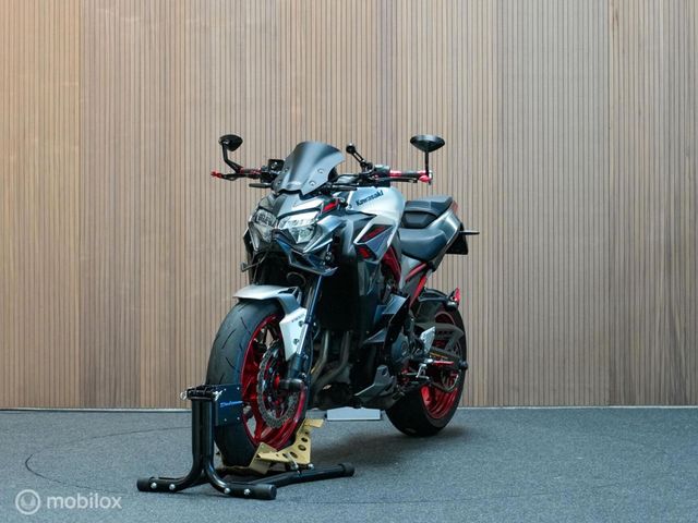 kawasaki - z900