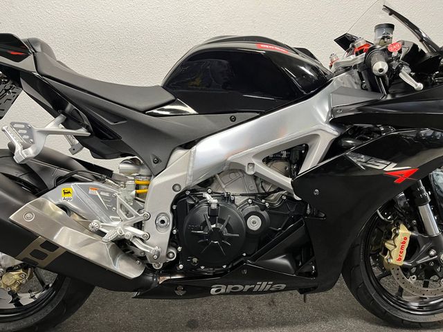 aprilia - rsv-4-r