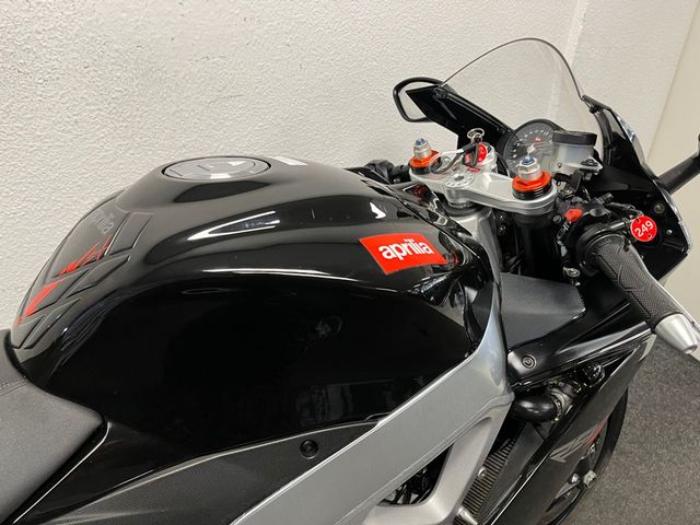 aprilia - rsv-4-r
