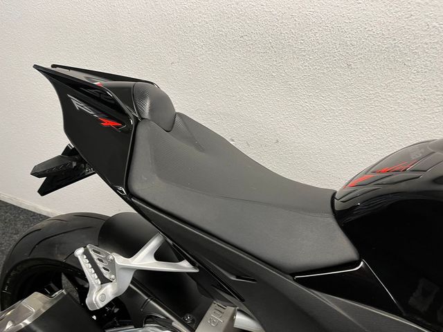 aprilia - rsv-4-r