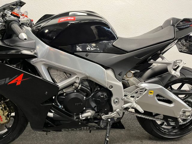 aprilia - rsv-4-r