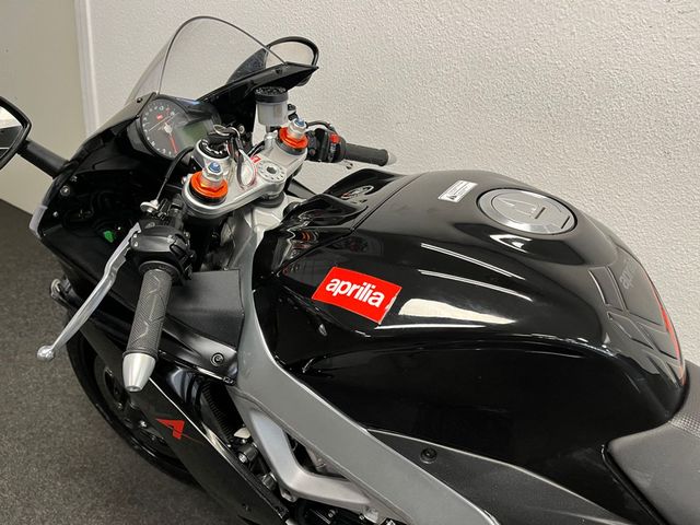 aprilia - rsv-4-r
