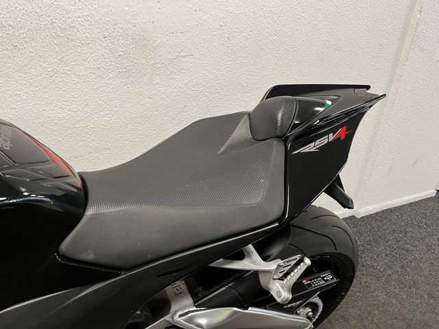 aprilia - rsv-4-r