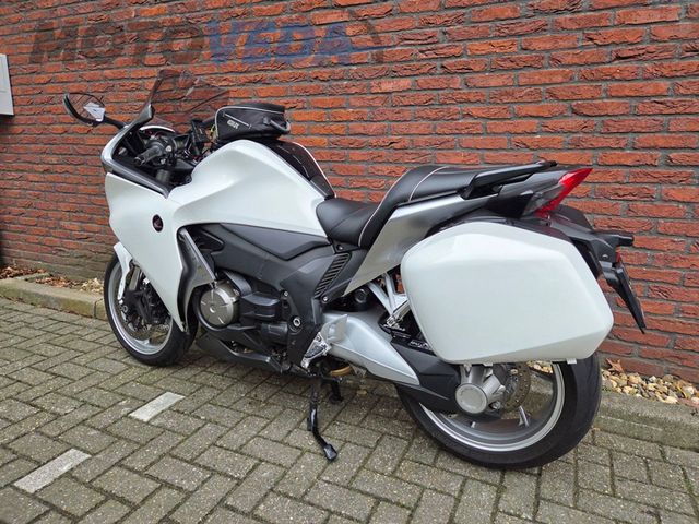 honda - vfr-1200-f-c-abs-dct