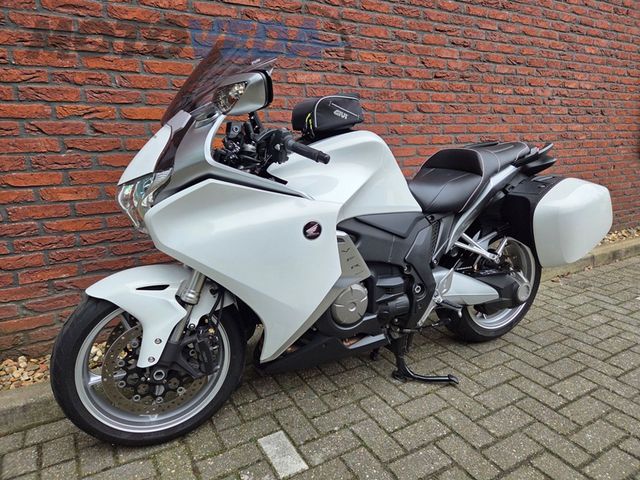 honda - vfr-1200-f-c-abs-dct