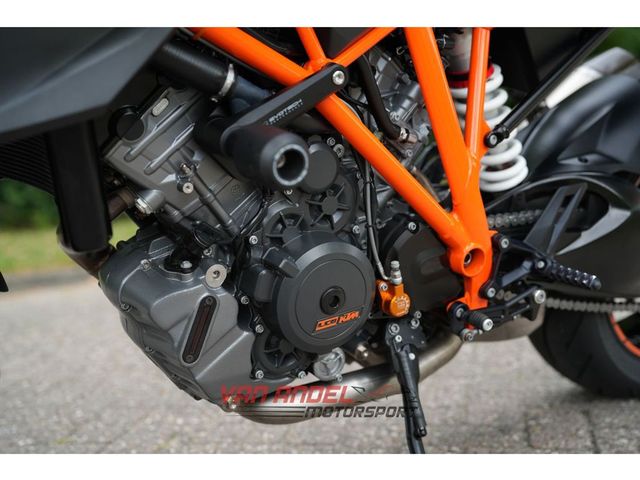 ktm - 1290-super-duke-r