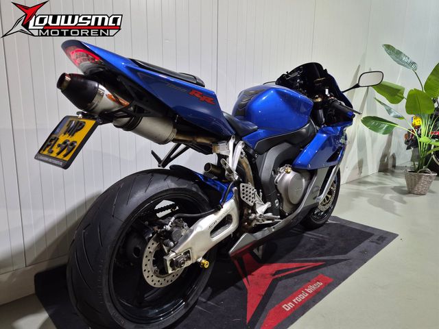 honda - cbr-1000-rr-fireblade