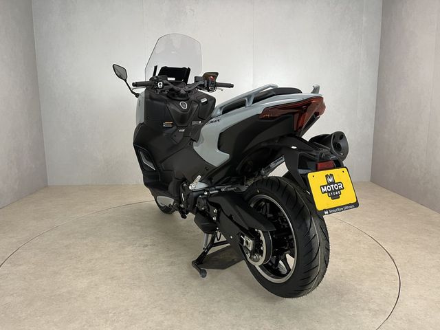 yamaha - tmax-tech-max-560