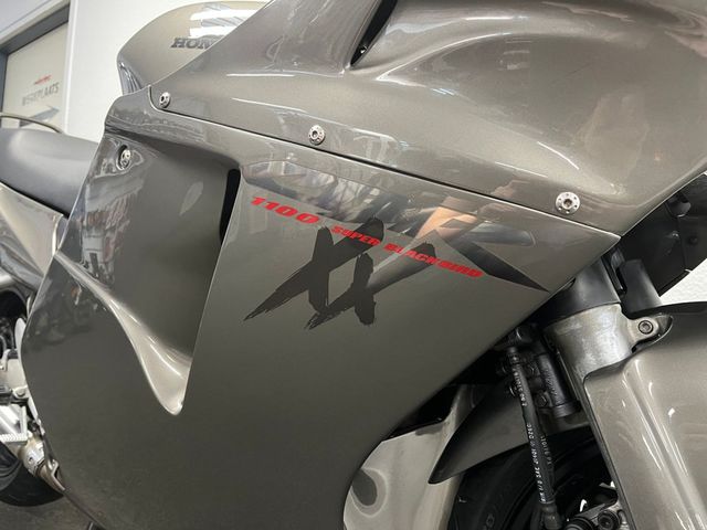 honda - cbr-1100--xx-super-blackbird