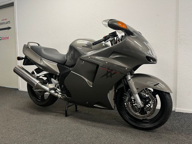 honda - cbr-1100--xx-super-blackbird