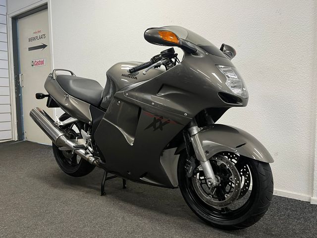 honda - cbr-1100--xx-super-blackbird