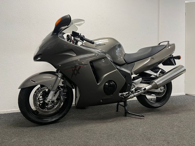 honda - cbr-1100--xx-super-blackbird