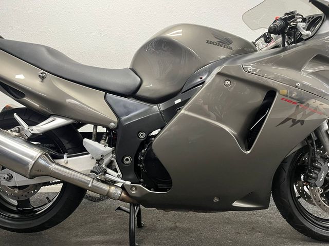 honda - cbr-1100--xx-super-blackbird
