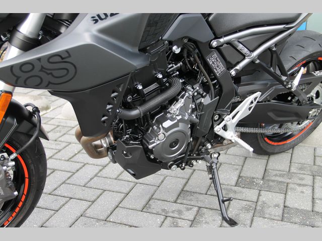 suzuki - gsx-8s