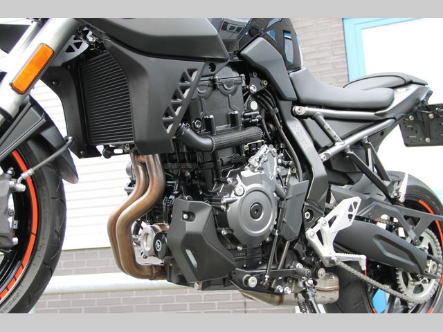 suzuki - gsx-8s