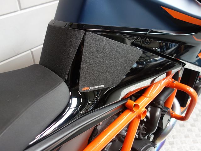 ktm - 1290-super-duke-r-evo
