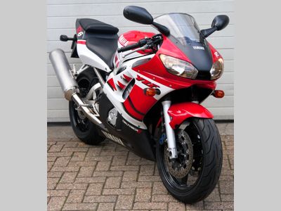 YAMAHA YZF R6 – foto 3