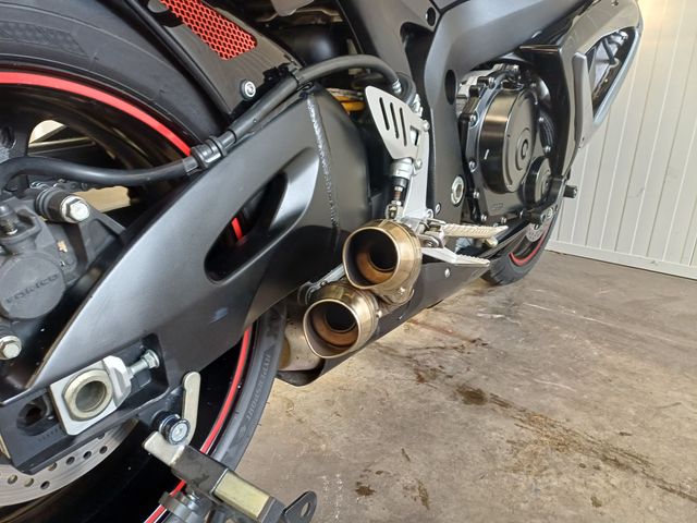 suzuki - gsx-r-600