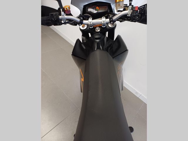 ktm - 690-supermoto-r