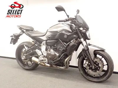YAMAHA MT 07 ABS – foto 4